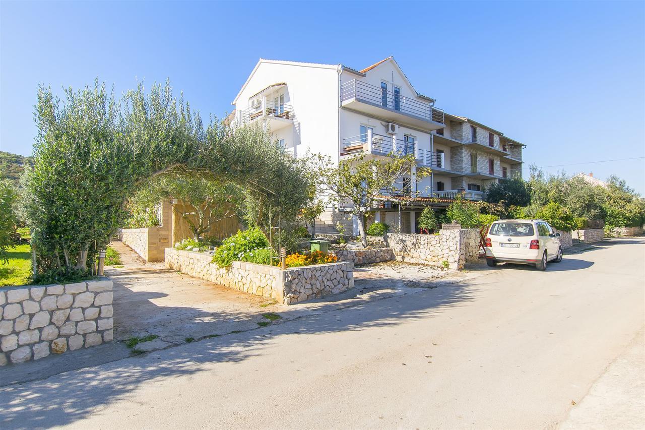Apartments Irena Tkon Kültér fotó