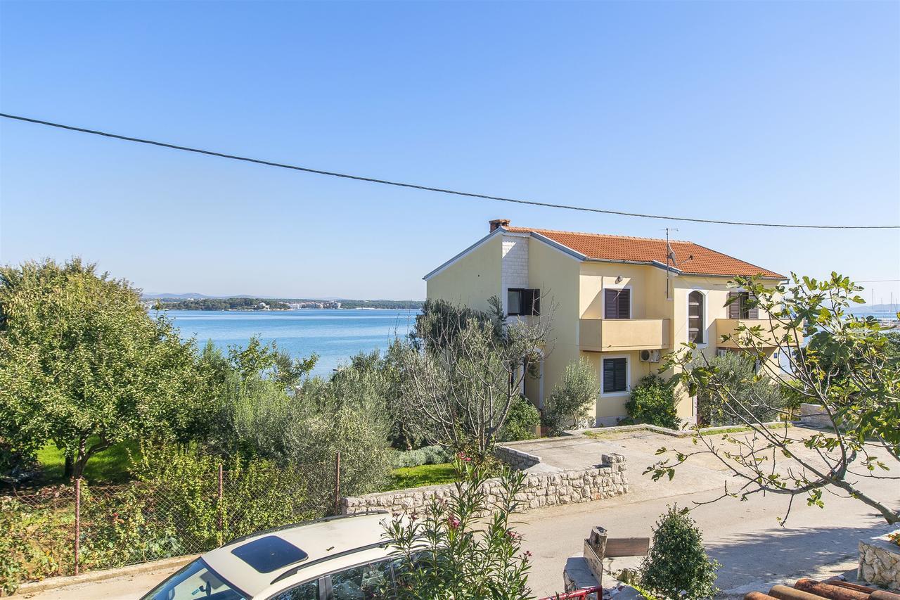 Apartments Irena Tkon Kültér fotó