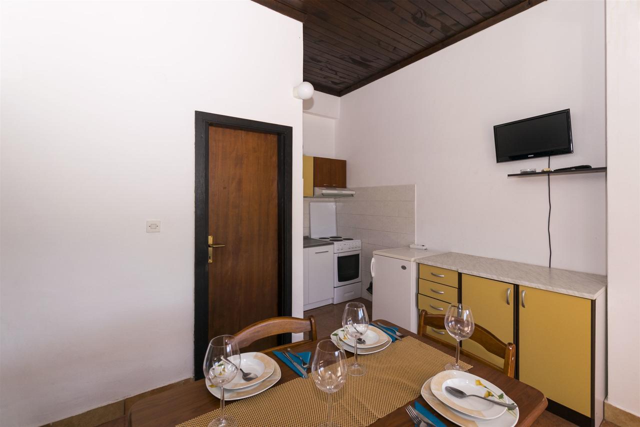 Apartments Irena Tkon Kültér fotó